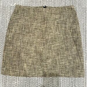 Loft patterned mini skirt with back zipper. petite size 4